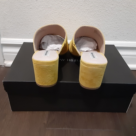 Saks Fifth Avenue - Picture 3 of 4